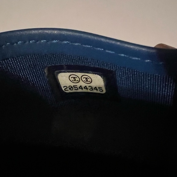 AUTHENTIC CHANEL YEN WALLET PATENT LEATHER LAMBSKIN W/ SILVER HARDWARE & DUSTBAG - Picture 7 of 11